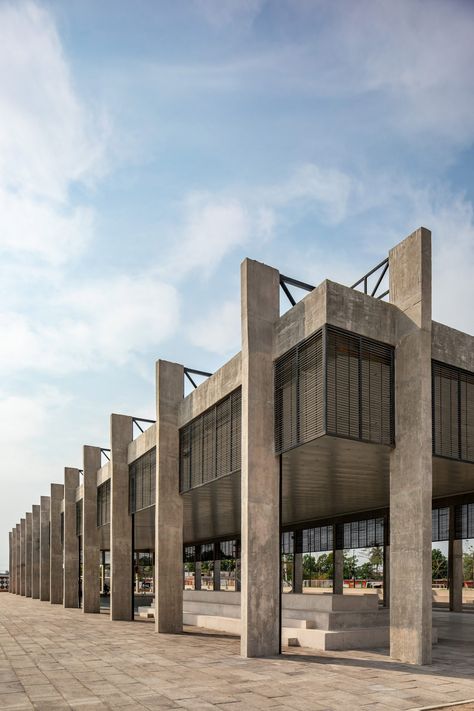 Quintanilla Arquitectos completes shaded sports complex in Mexican town Mexican Town, Steel Architecture, Steel Trusses, Concrete Architecture, Sports Complex, Structure Architecture, Concrete Structure, Site Plan, Skate Park