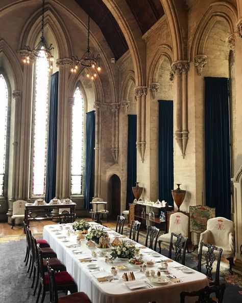 Medieval Castle Kitchen, Victorian Home Dining Room, Castle Dining Table, Arundel Castle Interior, Manor Dining Room, Victorian Castle Interior, Castle Dining Hall, Fantasy Dining Room, Palace Dining Room