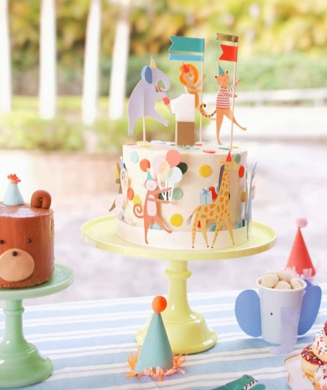 Party Animal Smash Cake Pictures, Party Animal Smash Cake, Animal Parade Birthday Party, Zoo Party Ideas, Party Animal Birthday Cake, Baby Animal Cake, Safari Party Food, Safari Party Foods, Circus Birthday Party Decorations