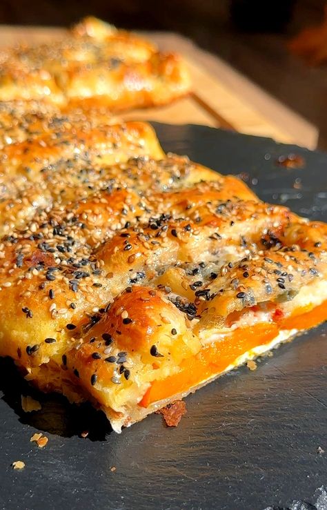 Pumpkin Strudel with Gorgonzola and Red Onions Pumpkin Strudel, Hokkaido Pumpkin, Strudel Recipes, Pumpkin Oil, Savory Pumpkin Recipes, Pumpkin Recipes Dessert, Garlic Bulb, Flaky Pastry, Vegan Christmas