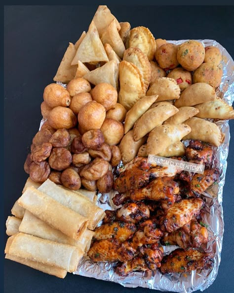 Pastel Brunch, Food Tray Ideas, African Snacks, Platter Ideas, Eating Food Funny, Africa Food, African Cooking, Party Food Buffet, Catering Ideas Food