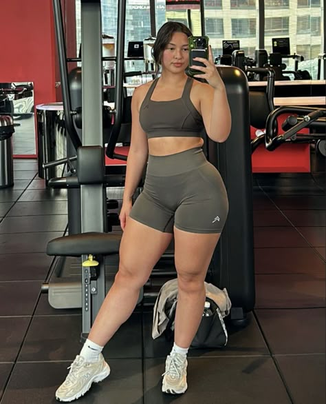 Strong But Curvy, Curvy Fitness Vision Board, Body Recomposition Before And After Women, Plus Size Fitness Motivation, Realistic Female Fit Body Goals, Gym Midsize, Slim Thick Body Reference Vision Board, Slim Thick Body Reference Realistic, Lean Body For Women