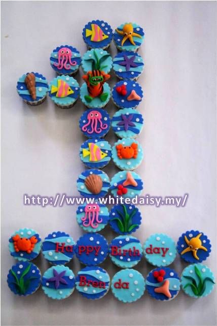 I'm trying to talk the birthday boy into cupcakes this year. Maybe this will do the trick. Nice! Aquarium Birthday, Aquarium Party, Ocean Themed Party, Daisy Cupcakes, Pull Apart Cupcake Cake, Shark Themed Birthday Party, Best Cupcakes, Ideas Cupcakes, Ocean Theme Party