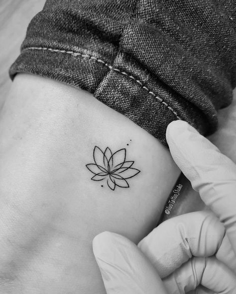 Simple Lotus Flower Tattoo, Lotus Flower Tattoos, Lotusblume Tattoo, Small Lotus Tattoo, Lotus Tattoos, Yoga Tattoos, Hand And Finger Tattoos, Small Tattoo Ideas, Small Hand Tattoos