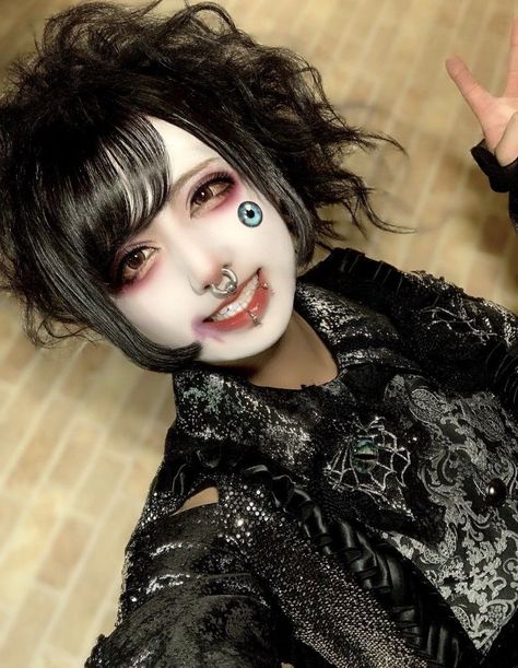 V Kei Makeup, Vkei Make Up, Vkei Makeup, Visual Kei Makeup, Visual Kei Fashion, Goth Outfit Ideas, Cute Eye Makeup, Japanese Makeup, Cool Makeup Looks