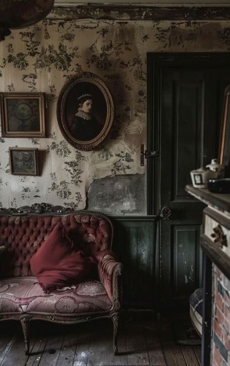 Academia Accessories, Victorian Gothic Decor, Amy March, Vintage Decor Ideas, Victorian Manor, Apartment Vibes, Boho Lifestyle, Victorian Romance, Moody Interiors