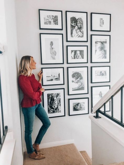 Framebridge Gallery Wall, Foto Scale, Gallery Wall Stairs, Staircase Wall Decor, Stair Gallery, Gallery Wall Bedroom, Gallery Wall Layout, Family Photo Wall, Photo Wall Decor