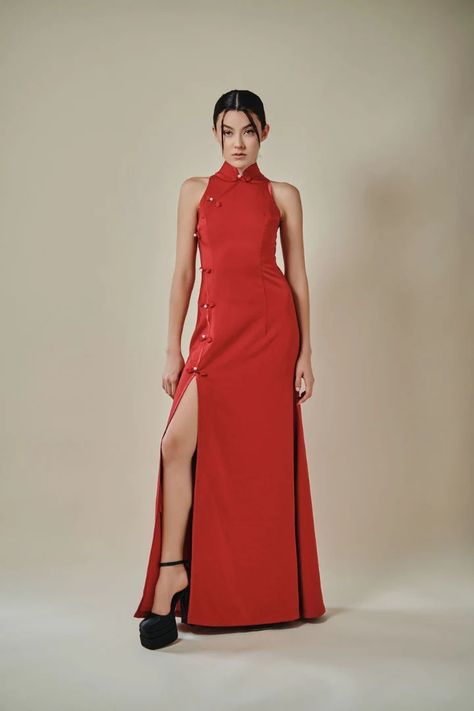 Mulberry silk is "the second skin of the human body", which feels soft and smooth. Qipao Modern, Qipao Pattern, Wedding Qipao, Red Qipao, Modern Qipao, Qipao Dress, Hip Dress, Cheongsam, Mulberry Silk