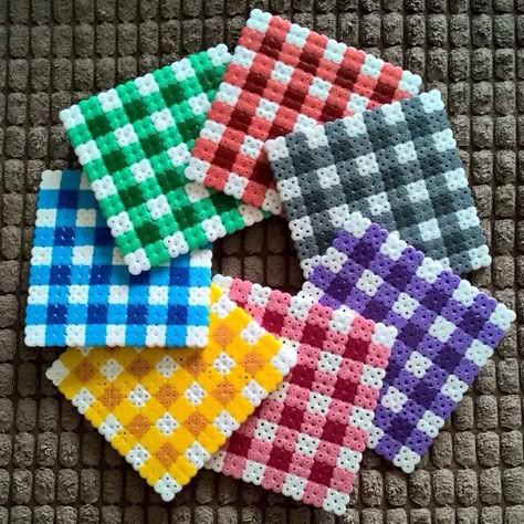 Perler Bead Coasters, Hama Beads Coasters, Bead Coasters, Perler Bead Designs, Melt Beads Patterns, Easy Perler Bead Patterns, Melty Bead Patterns, Pearl Beads Pattern, Easy Perler Beads Ideas