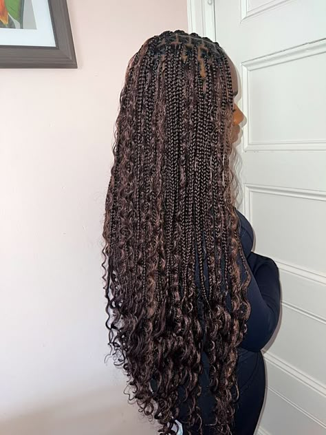 Goddess Braids Bohemian, Singles Box Braids With Curls, Bohemian Braids Aesthetic, Medium Goddess Braids With Color, Peek A Boo Bohemian Braids, Messy Bohemian Box Braids, Brown Braids Goddess, Boho Goddess Box Braids Medium, Brown And Black Bohemian Braids