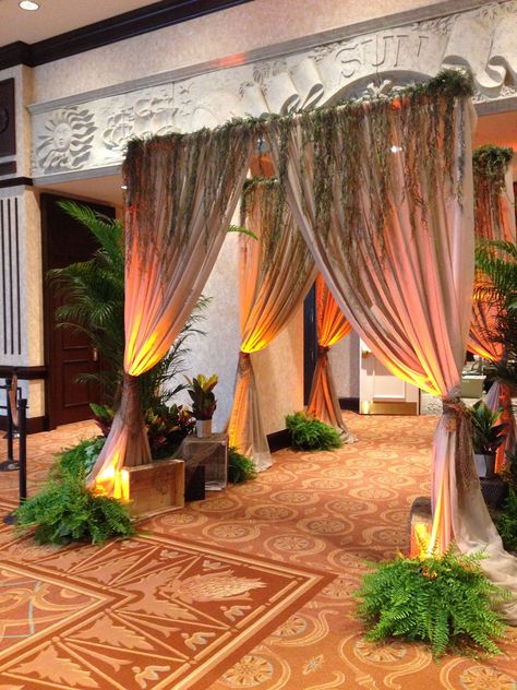 Afrocentric Event Decor, Safari Themed Wedding, Kerala Wedding Stage Decoration, Safari Gala, Adult Safari Party, African Safari Party, Africa Theme Party, Wedding Stage Decoration Ideas, Stage Decoration Ideas