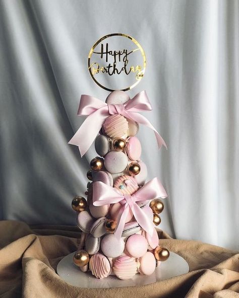 Macaron Cake Topper, Macaron Tower Birthday, Maccarone Cake, Macaroons Tower, Christmas Macaron Tower, Macaron Birthday, Macaroon Birthday, Macaroon Decoration, Macarons Tower