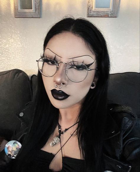 Dark Concert Makeup, No Eyebrows Makeup Look Alt, Gothic Eyebrows, Goth Concert Makeup, Drawn On Eyebrows Goth, Goth Makeup No Eyebrows, Goth With Glasses, Goths With Glasses, Goth Glasses Makeup