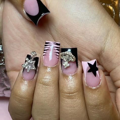 🌟Pink & Black got the girls in a chokehold 🤭🎀 🌟DM TO BOOK🔥🔥 - - - - - #nails #atlgirls Black And Pink Nails Medium, Black And Grey Short Nails, Black With Pink Nails, Short Black And Pink Nails, Pink And Black Short Nails, Short Pink And Black Nails, Black And Light Pink Nails, Black And Pink Short Nails, Cute Short Black Nails