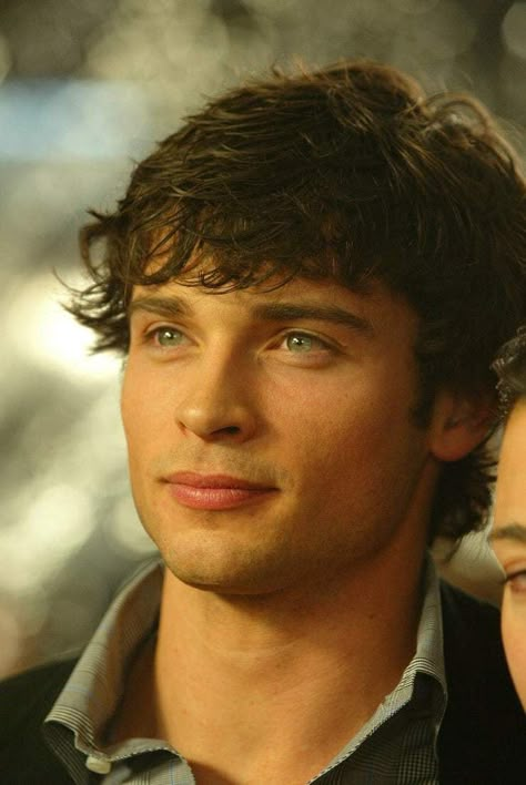 Dark Hair Blue Eyes Men, Smallville Superman, Tom Welling Smallville, Dark Hair Blue Eyes, Male Angels, Blue Eyed Men, Black Hair Blue Eyes, Tom Welling, Clark Kent