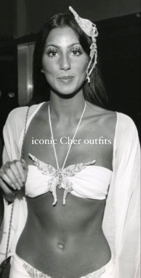 Cher 70s Fashion, Cher Iconic Looks, Cher 1970s, Cher Costume, Cher Outfits, Cher Photos, 1970's Fashion, Fashion 70s, Runway Fashion Couture