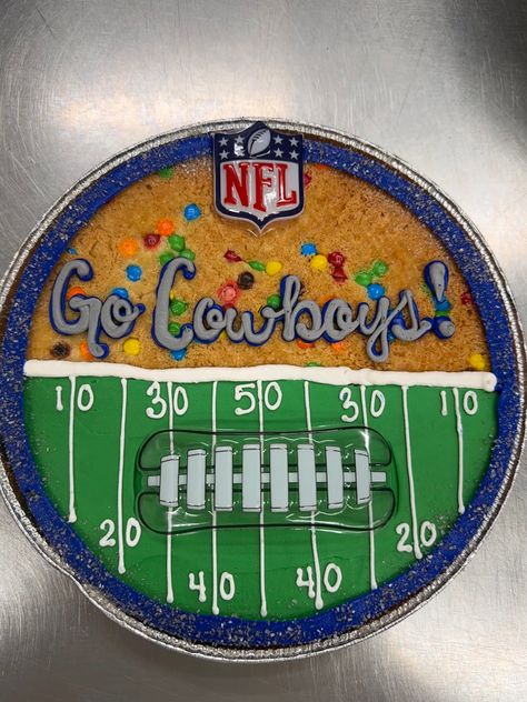 Superbowl Cookie Cake, Rugby Party, Football Cakes, Cookie Cake Designs, Football Cookies, Cookie Cake Birthday, Cookie Cakes, Heart Cakes, Cake Decorator