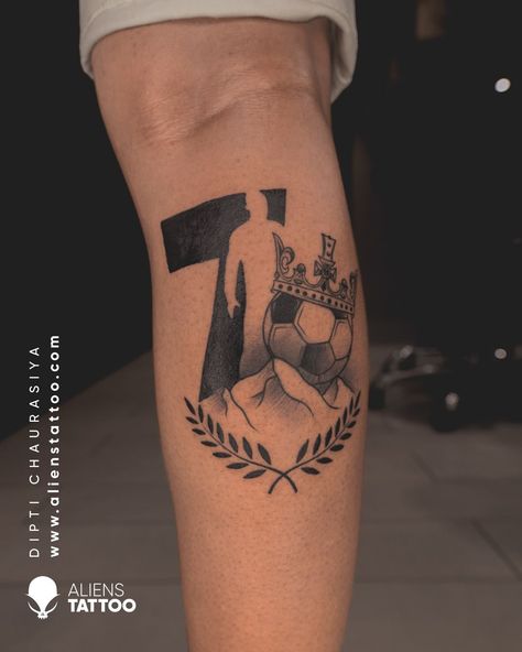 Soccer Tattoos For Men Sleeve, Gym Tattoo Ideas For Men Forearm, Soccer Tattoos For Men Leg, Football Tattoo Ideas For Men Leg, Cr7 Tattoo Ideas, Cr7 Tattoo Design, Soccer Tattoos Ideas, Tattoo Futbol Ideas, Football Tattoo Ideas For Men