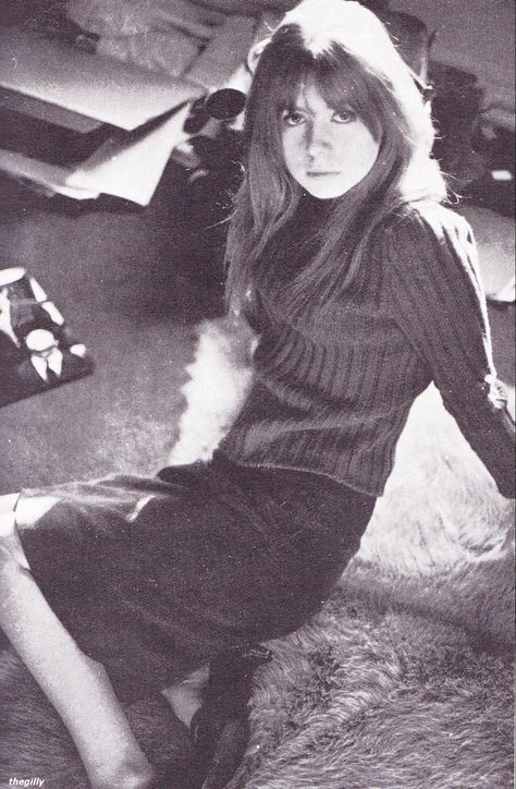 Jane Asher - photo taken by Mike McCartney in 1964. Happy Birthday Mike, Beatnik Style, Beatles Girl, Jane Asher, Pattie Boyd, 60s Music, Sixties Fashion, Karen Gillan, 60s Fashion