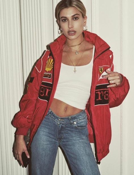 Hailey Beiber models for vogue turkey. #vogue #haileybaldwin #haileybieber #90soutfit #aesthetic #jeans #vintage #vintagestyle Hailey Baldwin Style Outfits, Ferrari Jacket, Hailey Baldwin Style, New Street Style, Vogue Covers, Racing Jacket, Outfit Trends, Hailey Baldwin, Outfit Look