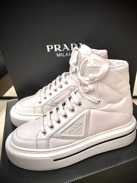 Louis Vuitton Sneaker, Luxury Birthday Gifts, Mode Ulzzang, Dr Shoes, Luxury Purses, Aesthetic Shoes, Prada Shoes, Pretty Shoes, Dream Shoes