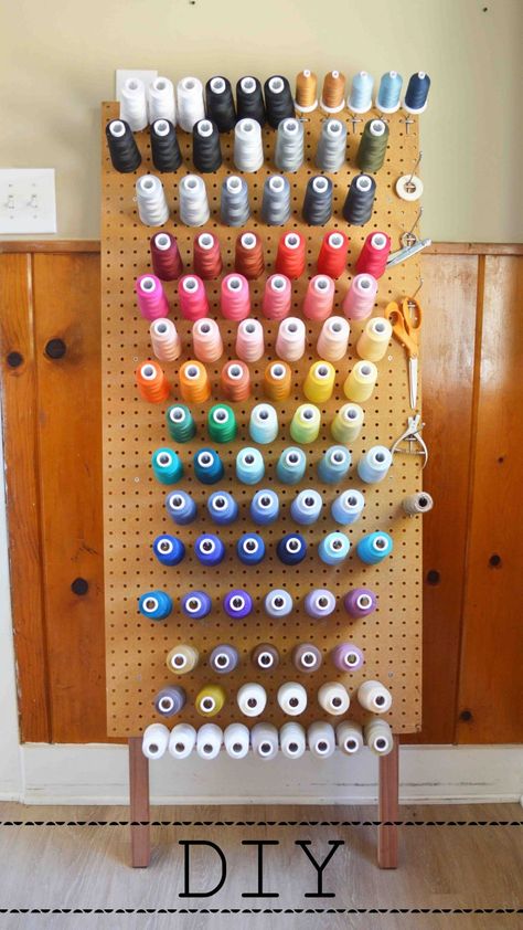 Sewing Thread Storage, Diy Peg Board, Organized Craft Room, Craft Room Tables, Thread Rack, Jewelry Room, Room Crafts, Quilt Room, Serger Thread