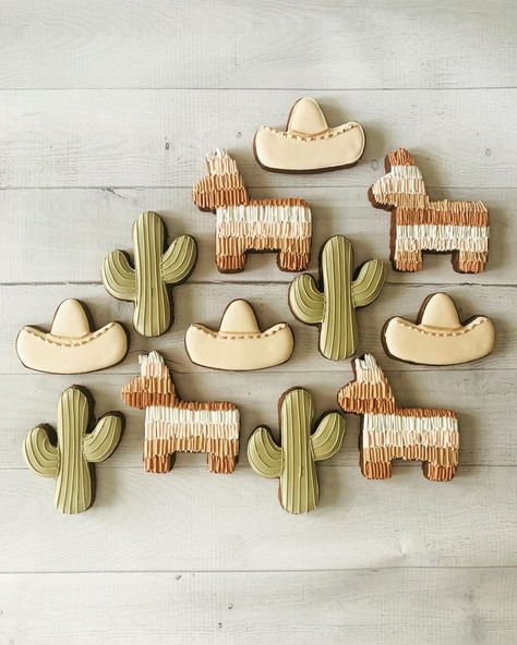 Kaitlyn Falzone-Shipp on Instagram: “happy cinco de mayo! 🌵🍺💃🏼 • these piñata cookies were inspired by @arloscookies ❤️ • • #sombrerocookies #cactuscookies #pinatacookies…” Armadillo Cookies Decorated, Piñata Cookies, Mayo Cookies, Sombrero Cookies, Pinata Cookies, Royal Cookies, Cinco De Drinko, Mexican Party Decorations, Mexican Birthday