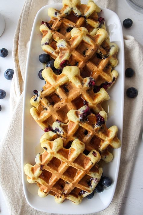 Loaded Waffles Dessert, Blueberry Waffle Recipe, Waffle Plating, Blueberry Food, Waffle Breakfast, Blueberry Waffle, Homemade Blueberry Waffles, Blueberry Topping For Waffles, Blueberry Friands