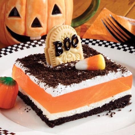 Graveyard Gelatin Dessert | Snackworks US Fun Halloween Desserts, Spooky Halloween Desserts, Pasteles Halloween, Halloween Food Desserts, Halloween Dessert, Gelatin Dessert, Winn Dixie, Dessert Pizza, Kraft Recipes