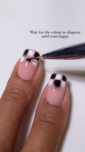 Fall Nails With Checkers, Fall Nails Blooming Gel, Halloween Blooming Gel Nails, Halloween Nails Checkered, Black Blooming Gel Nails, Trendy Fall Nails Checkered, Fall Blooming Gel Nails, Checkered Halloween Nails, Fall Nail Checkered