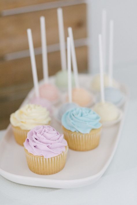 Pastel Tablescape Birthday, Pastel 3rd Birthday Party, Pastel Food Ideas, Pastel Birthday Ideas, Pastel 1st Birthday Girl, Pastel Decorations Party, Pastel Baby Shower Decorations, Pastel Themed Birthday Party Decorations, Sky Birthday Cake