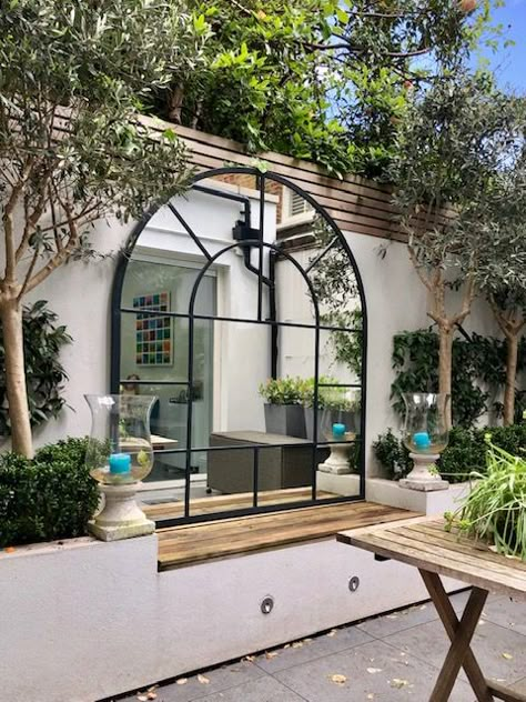 Garden Mirror, Small Courtyard Gardens, Courtyard Gardens Design, Back Garden Design, Small Courtyards, Garden Mirrors, Outdoor Mirror, Italian Garden, Garden Deco