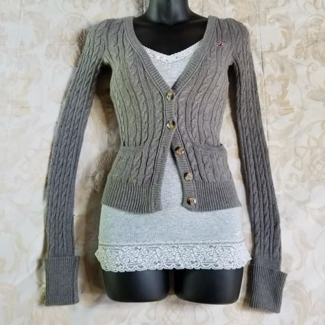 Grey Cardigan Outfit, Protagonist Outfit, Outfits With Grey Cardigan, Cardigan Outfit Aesthetic, Horror Protagonist, Y2k Cardigan, Cardigan Outfit, 2000s Outfits, Cardigan Outfits