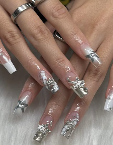 White Nails With Charms Y2k, Silver Charm Nails, Pie Nails, Xo Nails, Grad Nails, Charm Nails, Nails Charms, Deco Nails, Bday Nails