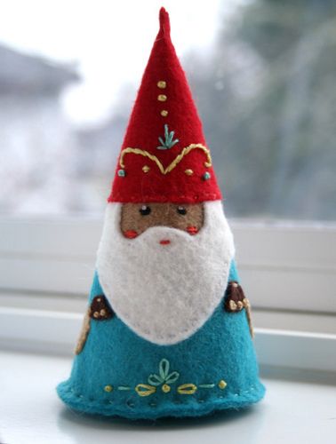 Explore Indigomouse's photos on Flickr. Indigomouse has uploaded 573 photos to Flickr. Felt Gnome, Gnome Doll, Felt Crafts Christmas, Felt Christmas Decorations, Navidad Diy, Felt Decorations, Felt Christmas Ornaments, Christmas Makes, Christmas Sewing