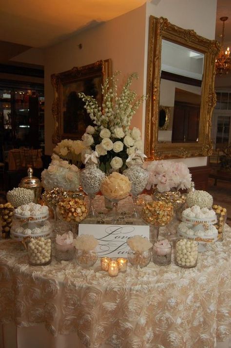 Gold Candy Buffet, Wedding Candy Table, Wedding Table Display, Ideas Aniversario, Popcorn Wedding, 50 Anniversary, Candy Buffet Wedding, 50th Wedding Anniversary Party, Candy Ideas