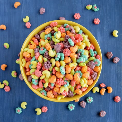 'Classic Trix' Cereal Brings Back Those Fruity Shapes From the '90s | These Trix are for grown-up kids. Cereal Drink, French Toast Crunch, Trix Cereal, Discontinued Food, Fruit Shapes, Kids Cereal, Pudding Pop, Crunch Cereal, Cereal Bar