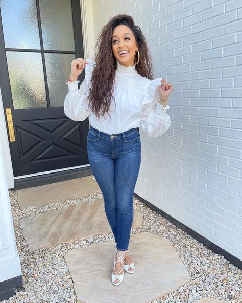 Tia Mowry has been really stepping up her fashion game as of late! Get inspired by Tia Mowry outfits! Tia Mowry Style, Tamara Mowry, Tia And Tamera Mowry, White Shirt And Blue Jeans, Lagos Fashion Week, Tia Mowry, Tamera Mowry, Save Instagram, Dress Up Jeans