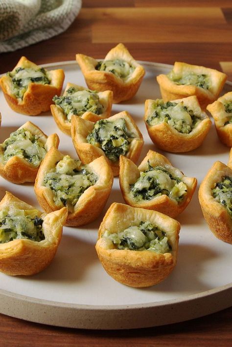 40+ Cocktail Party Appetizers - Recipes for Bite Size Appetizers—Delish.com Spinach Artichoke Cups, Easy Crescent Roll Recipes, Best Holiday Appetizers, Holiday Party Appetizers, Christmas Appetizers Easy, Holiday Appetizers Recipes, Bite Size Appetizers, Christmas Recipes Appetizers, Crescent Roll Recipes