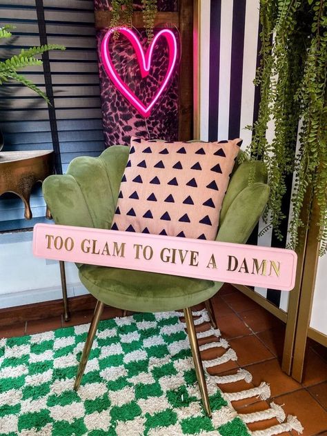 Gold foil, pink 'Too Glam to Give a Damn' sign from Punk & Boujee Salon Ideas, In Home Esthetician Room, Nail Rooms, Nova Beauty, Beauty Shop Decor, Pink Sign, Pink Salon, Mirror Quotes, Salon Suites Decor