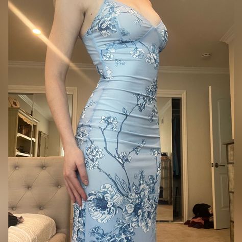 Gorgeous And Flattering Tiger Mist Maxi Blue And White Dress In A Size Extra Small!! Never Worn Out And In Perfect Condition Tiger Dress, Tiger Mist Dress, Blue Flower Dress, Floral Print Dress Summer, Flower Maxi Dress, Slay Outfits, White Floral Maxi Dress, Blue Silk Dress, Theme Dress