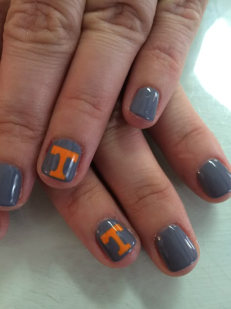 Tn Vols Nail Designs, Ut Orange Nails, Tennessee Vols Nails Ideas, Ut Nails Designs, University Of Tennessee Nail Designs, Tn Football Nails, University Of Tn Nails, Tennessee Nail Ideas, Vols Nails Tennessee