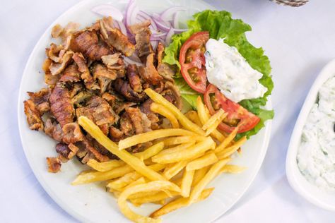 Gyro Platter Recipe, Gyro Platter, Gyro Recipes, Chicken Breast Sandwich, Plate Recipes, Greek Gyros, Gyro Recipe, Greek Dinners, Greece Food