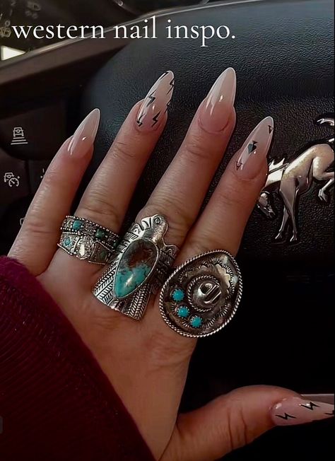 Western Style Acrylic Nails, Western Punchy Nail Ideas, Simple Nails Western, Lainey Wilson Inspired Nails, Western White Nails, Western Punchy Nails Designs, Morgan Wallen Concert Nails, Western Birthday Nails, Almond Nails Western