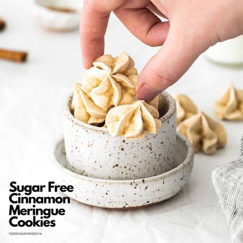 Sugar Free Meringue, Sugar Free Banana Bread, Vegan Meringue, Meringue Cookie Recipe, Cinnamon Apple Chips, Coconut Palm Sugar, Low Carb Cookies, Crunchy Cookies, Meringue Cookies