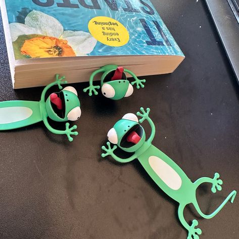 Awesome 3D bookmark for any age. 3d Printing Bookmarks, Bookmark 3d Printed, Video Game Bookmarks, 3d Bookmarks, 3d Pen Bookmark, 3d Butterfly Bookmark, Quirky Bookmarks, 3d Ideas, Small B