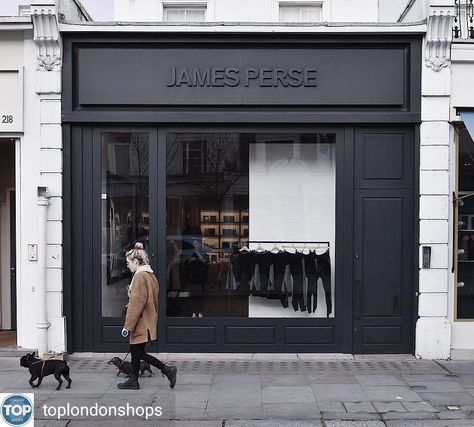 Black Shop Front Design, Black And White Retail Design, Black Storefront Design, Modern Store Fronts, Boutique Exterior Store Fronts, Retail Store Layout, Shoe Store Design, Shop Facade, Clothing Store Interior