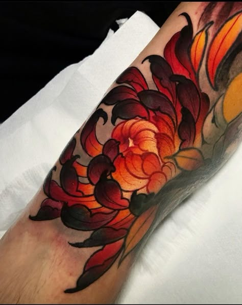 Crisantemo Tattoo, Neo Tattoo, Japanese Flower Tattoo, Chrysanthemum Tattoo, Tatuaje A Color, Japanese Sleeve Tattoos, Japanese Tattoo Art, Dream Tattoos, Tattoo Design Drawings