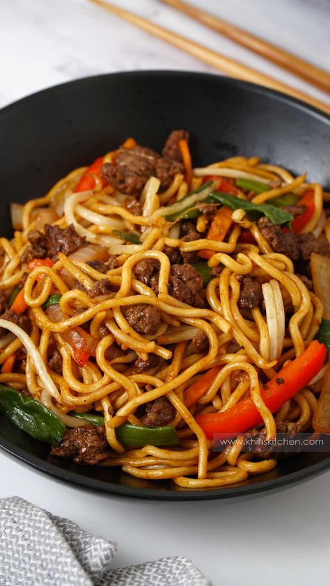 Easy Beef Chow Mein - Khin's Kitchen ( Ground Beef Noodle Stir Fry ) Spaghetti Beef Recipe, Beef Lo Mein, Beef Noodle Stir Fry, Panini Recipes Chicken, Beef Chow Mein, Braised Chicken Breast, Minced Beef Recipes, Stovetop Chicken, Recipes Skillet