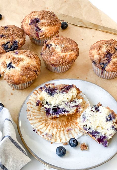 Banana Apple Recipes, Blueberry Coffee Cake Muffins, Sweet Dessert Recipes, Coffee Cake Muffin Recipes, Coffee Cake Cupcakes, Cheese Bread Recipe, Blueberry Coffee, Cinnamon Coffee Cake, Coffee Cake Muffins